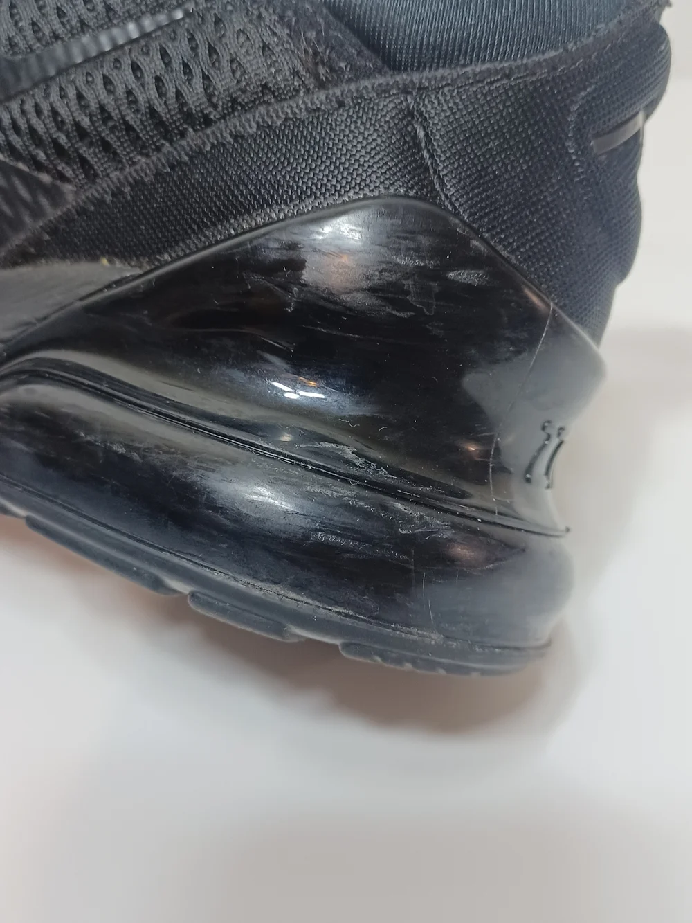 Nike Air Max 270 Triple Black kids Sneakers, Size 3Y AO2372-006